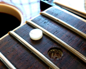 Dot inlay fitting www.guitarlodge.co.uk