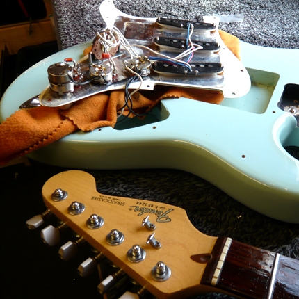 Fender Stratocaster pickup install: